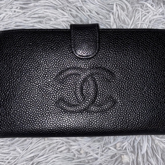 CHANEL Handbags - AUTHENTIC CHANEL Vintage BLACK CAVIAR LEATHER WALLET (Gorgeous)